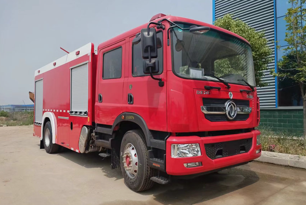 国六东风6吨多利卡D9水罐消防车