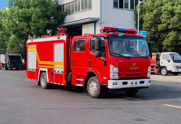 国六3.5吨五十铃700P水罐消防车