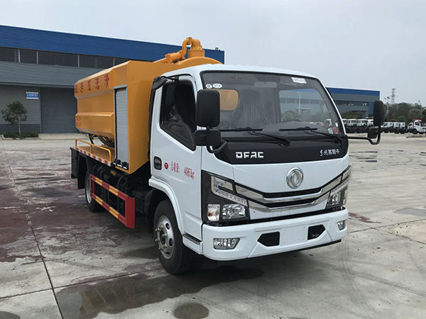 东风多利卡5方清洗吸污车