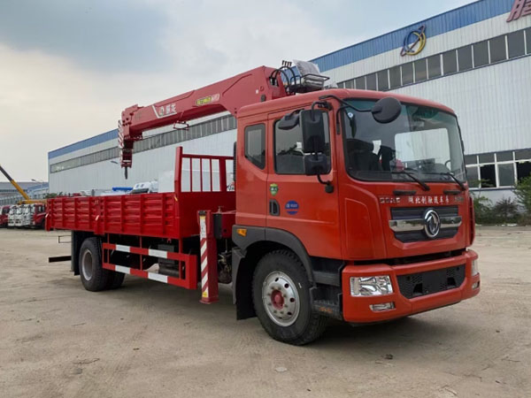 东风‬‬D7V前四后八随车‬‬吊