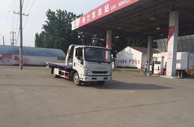 跃进清障车