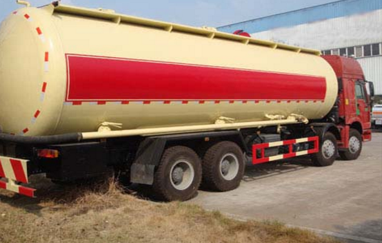 Sinotruk Steyr 8×4 powder material transport truck