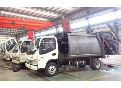 济宁客户成功订购江淮5方垃圾车