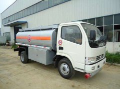 福建龙岩武平客户订购东风小霸王油罐车