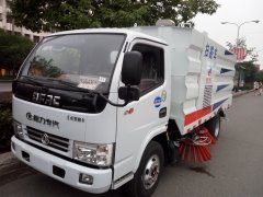 山东济南客户来我公司采购扫路车、垃圾车和扫
