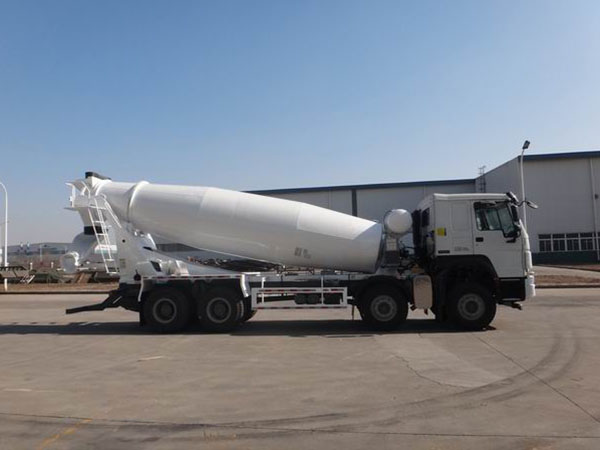 Sinotruk Howo 10000 liters mixer truck